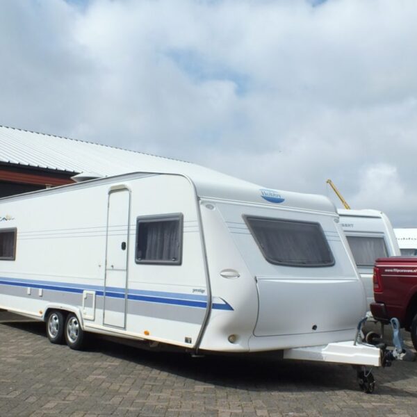 HOBBY Prestige 650 KFU bj.2003, 7 slaapplaatsen, VOORTENT