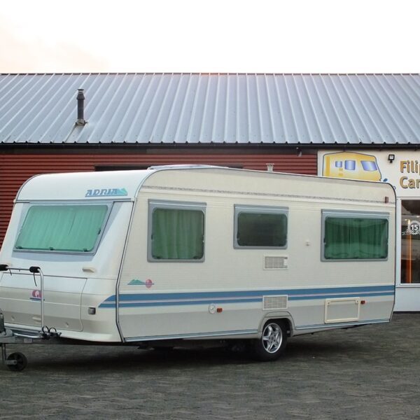 Adria Unica B 502UP, bj.2000 met voortent en mover