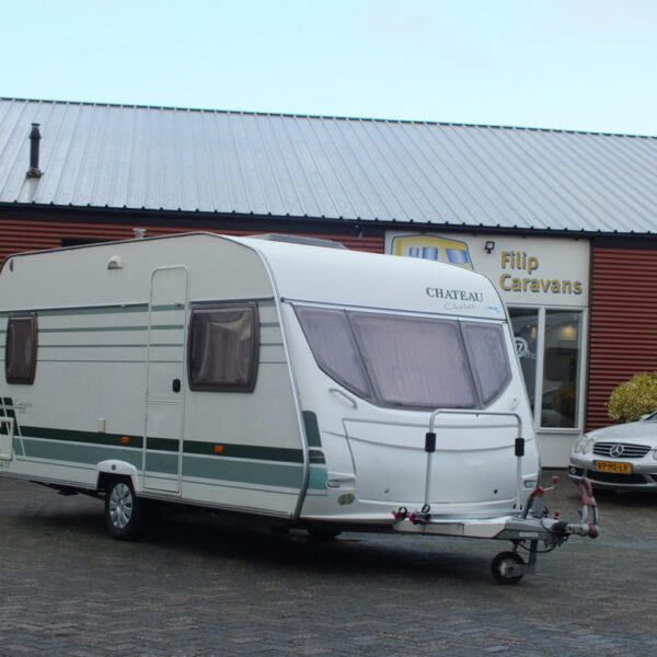 CHATEAU Calista 450 bj.2004, MODEL 2005, FRANS BED, VOORTENT