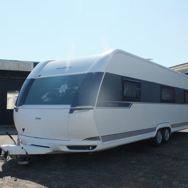 HOBBY VIP 695 UMFF bj.2015, QUEENSBED, MIDDENZIT, VOORTENT