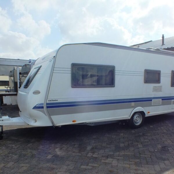 Hobby Exclusive 560 bj.2005 MET MOVER, VOORTENT en QUEENSBED