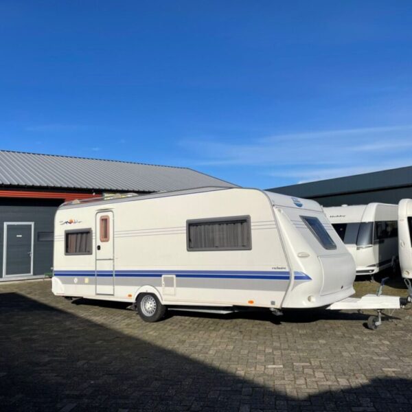 Hobby 560 UFF bj.2005 met QUEENSBED, MOVER en VOORTENT